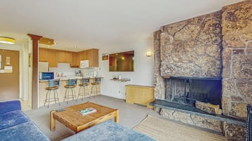 Fernseher, Kamin