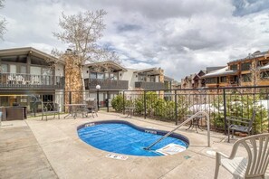Bañera de hidromasaje exterior