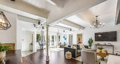 Stunning lakehouse lodge with a deck, fireplace, lush patio & lake access