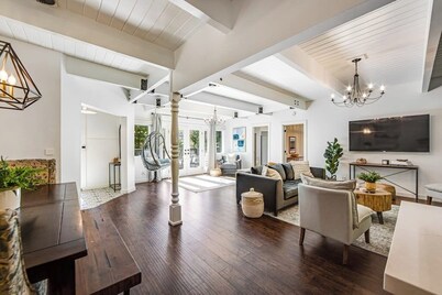 Stunning lakehouse lodge with a deck, fireplace, lush patio & lake access