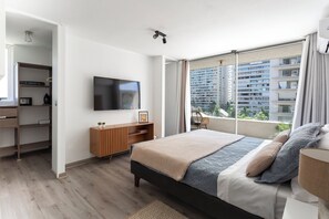 Een strijkplank/strijkijzer, wifi, beddengoed
