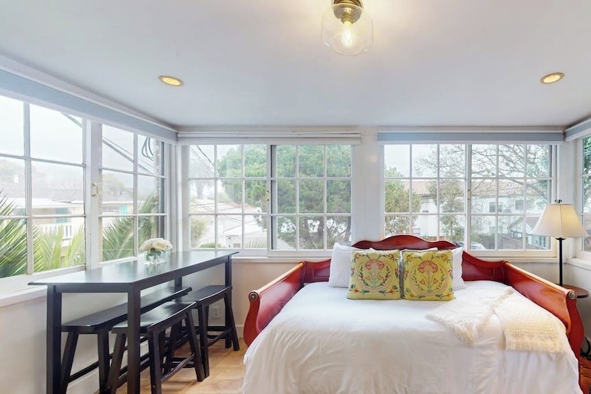 Intimate Retreat 1 Block To Beach With Cal King Bed & Bonus Sleeping Room - Santa Barbara, CA