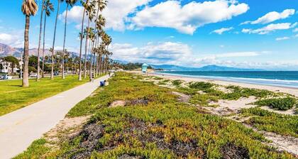 Intimate retreat 1 block to beach with Cal king bed & bonus sleeping room