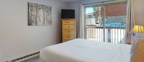 2 bedrooms, desk, iron/ironing board, Internet