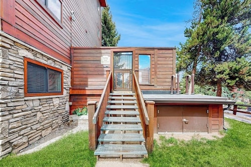 Dog-friendly ski condo with hot tubs, grills, & gym