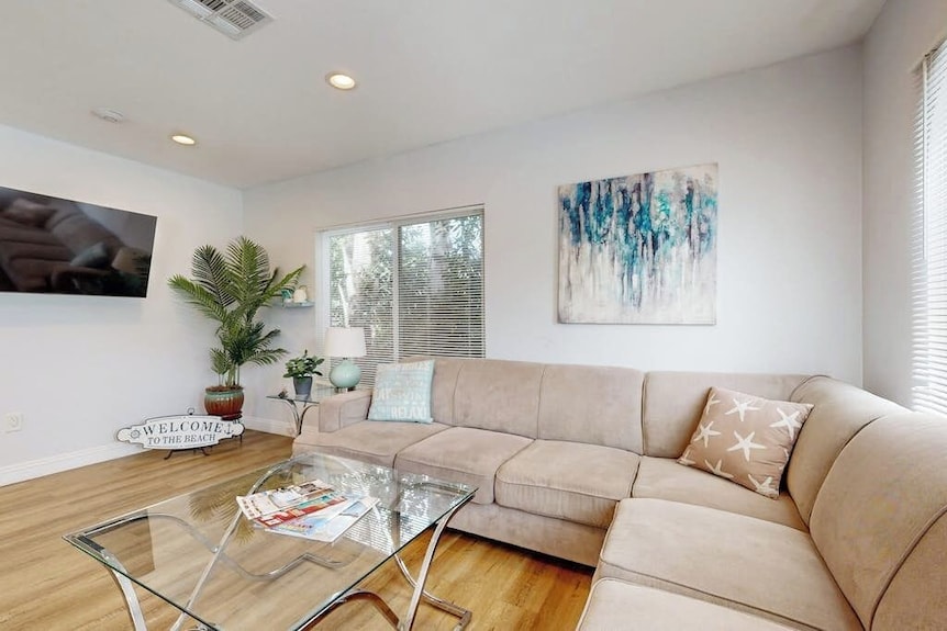 Classic Dog-friendly Home With Fast Wifi, Full Kitchen, & A/c - Near Beaches - Costa Mesa, CA