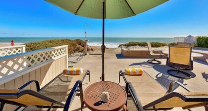 Beautiful oceanfront with deck & private road