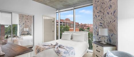 Iron/ironing board, WiFi, bed sheets