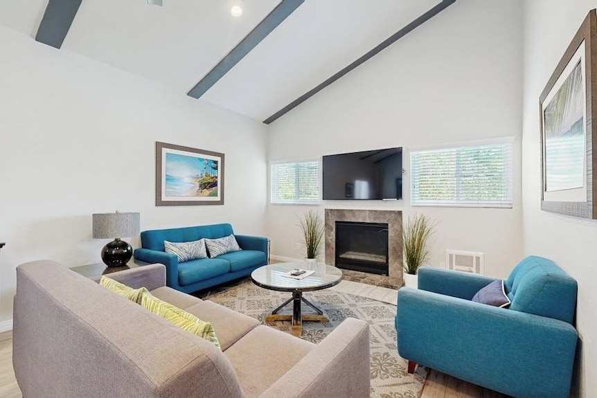 Luxurious Townhouse With Ocean View, Easy Walk To Beach & Village Center - San Clemente, CA