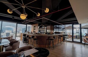 Bar (on property) - Spectacular studio apartment with pool! 100th Street (Bogotá)