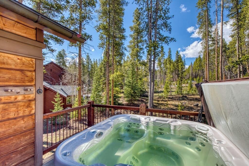 Bañera de hidromasaje al aire libre