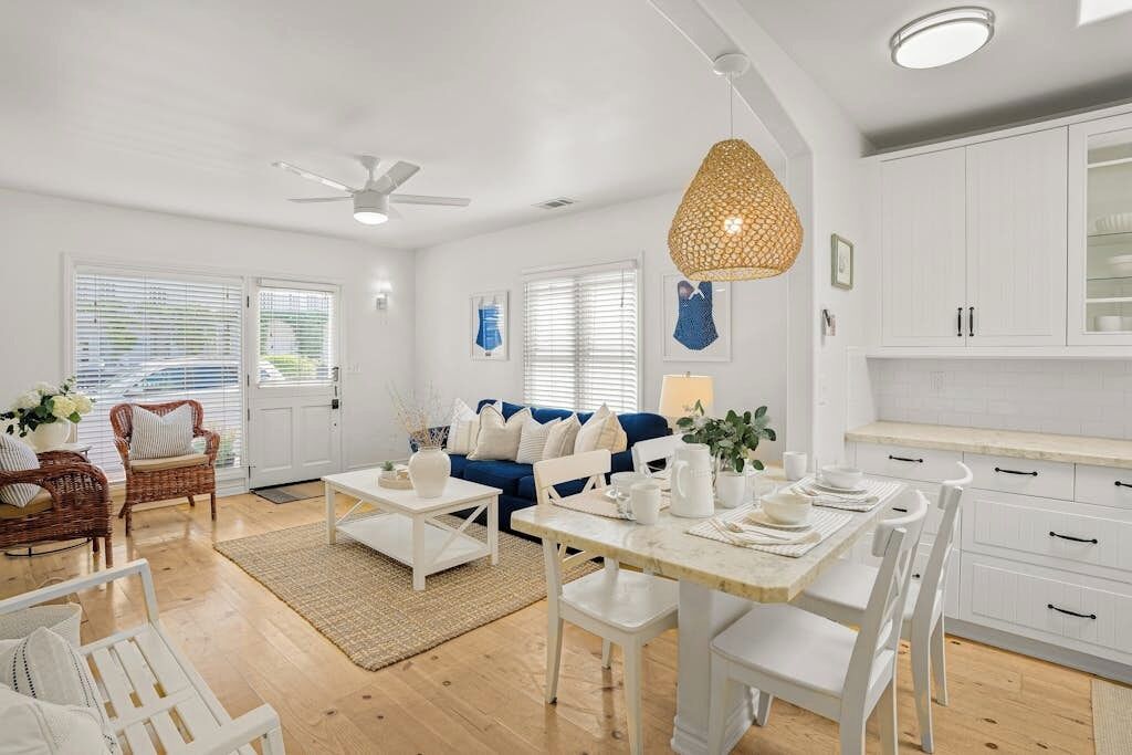 Ground-floor Beach Cottage With A Furnished Patio, Ac, Parking, & Washer/dryer - Costa Mesa, CA