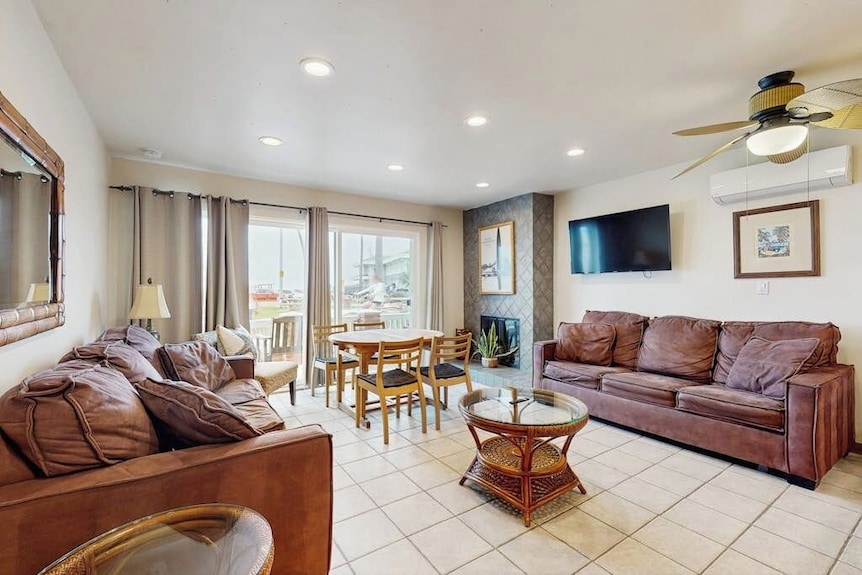 Cozy Oceanfront Home With Views, Free Wifi, And Beach Access - Balboa Island
