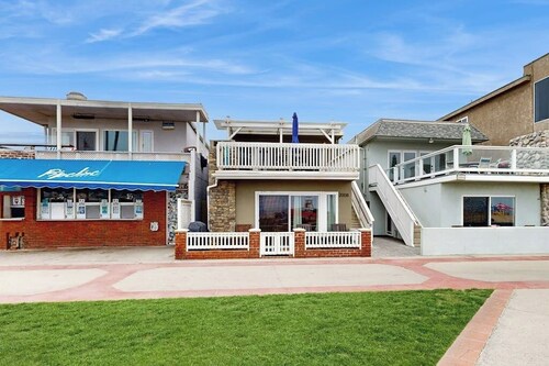 Cozy Oceanfront Home with Views, Free WiFi, and Beach Access
