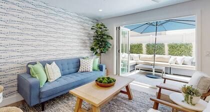 Beautiful Condo walking distance to Downtown Disney with outdoor living space