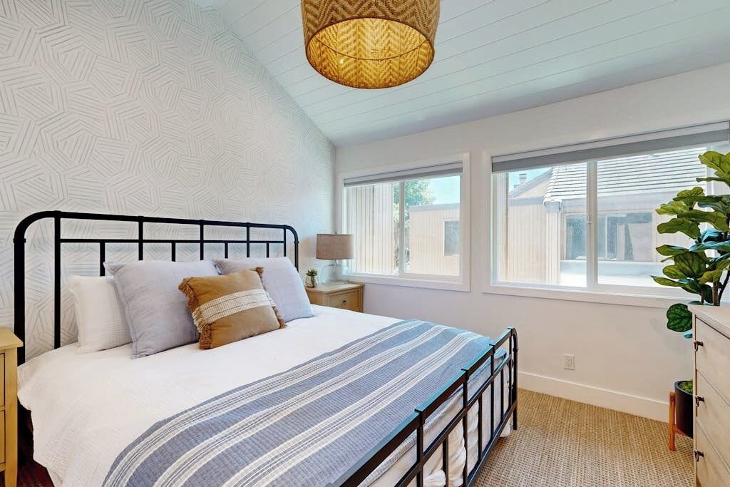 2 bedrooms, desk, iron/ironing board, free WiFi