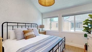 2 bedrooms, desk, iron/ironing board, free WiFi