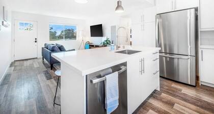 Convenient dog-friendly condo with free WiFi - right up from the beach
