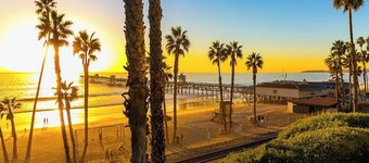 Sunny condo with gorgeous ocean & pier views & covered parking - walk to beach