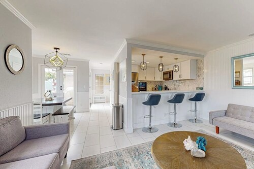 Redesigned all-suite retreat steps from beach with fireplace & AC