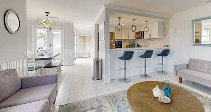 Redesigned all-suite retreat steps from beach with fireplace & AC