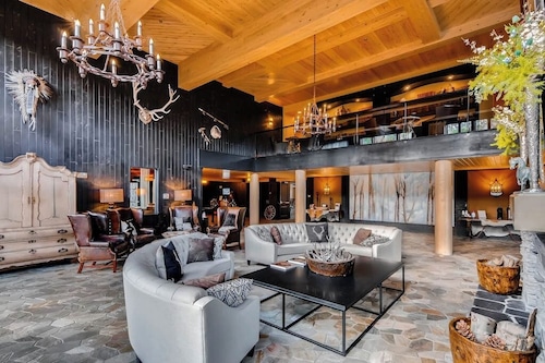 Ski-in/ski-out villa with game room, pool, & fireplace - central location