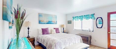 3 bedrooms, desk, iron/ironing board, free WiFi