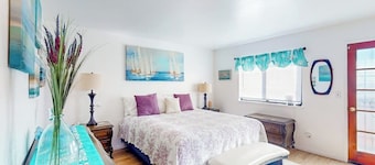 Sunny home near downtown with patio, fireplace, grill, washer/dryer, & Roku