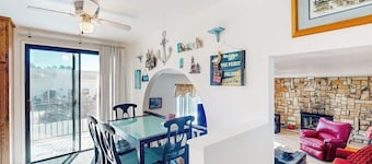 Sunny home near downtown with patio, fireplace, grill, washer/dryer, & Roku