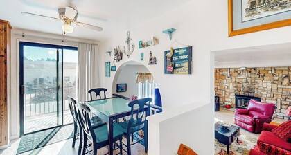 Sunny home near downtown with patio, fireplace, grill, washer/dryer, & Roku
