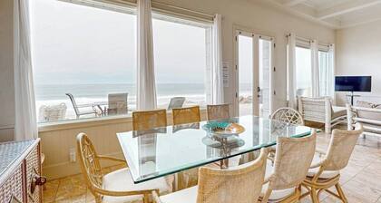 Beachfront dream home with balcony, patio & direct beach access
