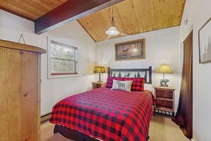 2 bedrooms, iron/ironing board, free WiFi, bed sheets - Family-friendly mountain cabin with fire pit and snow mobile parking (Grand Lake)