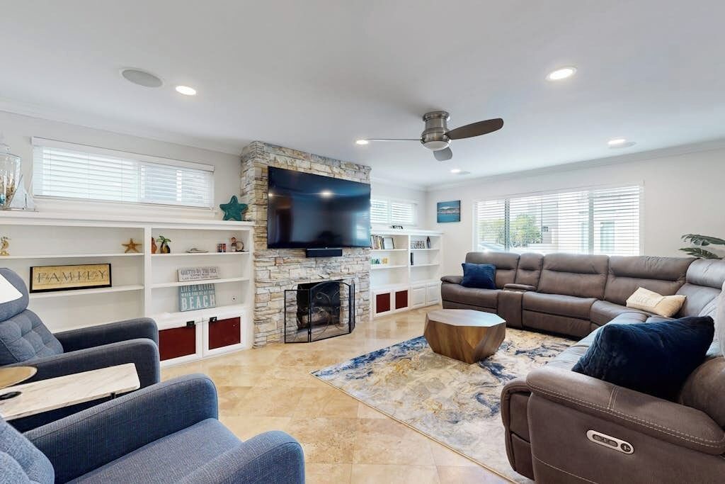 Modern Home Near The Ocean With Wifi, Central Ac, Washer/dryer - Snowbirds Ok - 뉴포트비치
