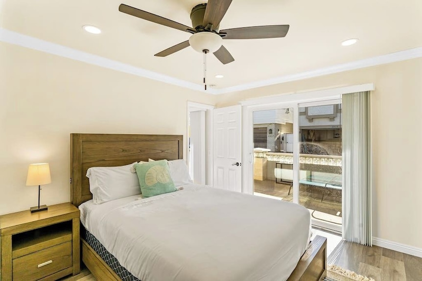 Ground-floor Duplex Half-block From Beach With Patio & W/d - Dog-friendly - Costa Mesa, CA