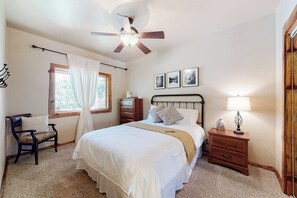 4 bedrooms, iron/ironing board, travel crib, free WiFi