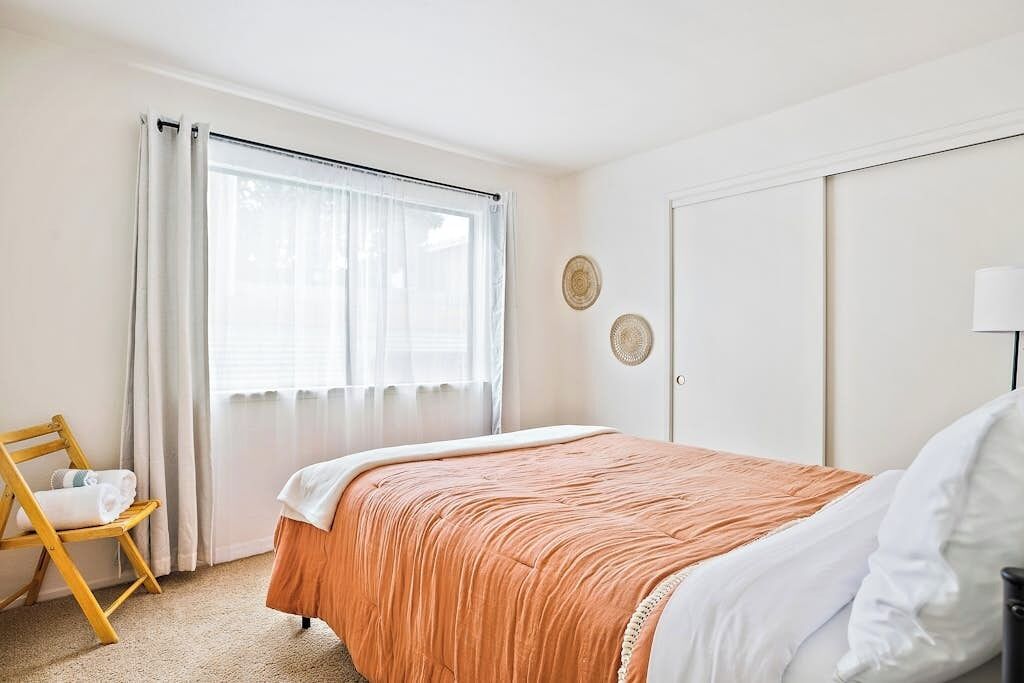 3 Schlafzimmer, Schreibtisch, Bügeleisen/Bügelbrett, Reisekinderbett