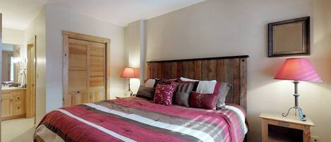 Iron/ironing board, travel crib, free WiFi, bed sheets