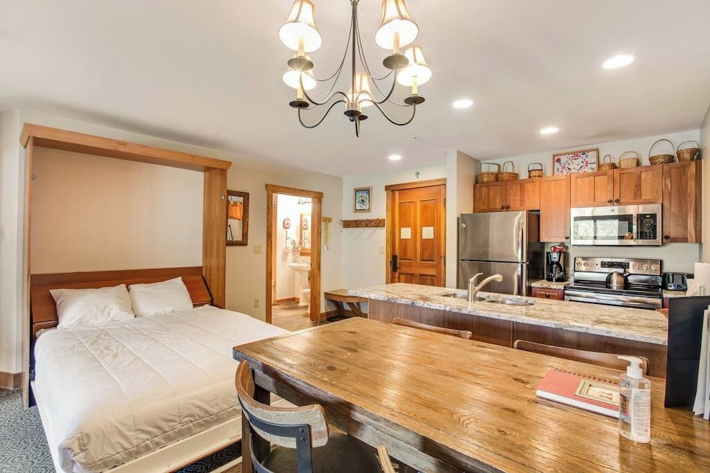 1 habitación, tabla de planchar con plancha, wifi gratis y ropa de cama 