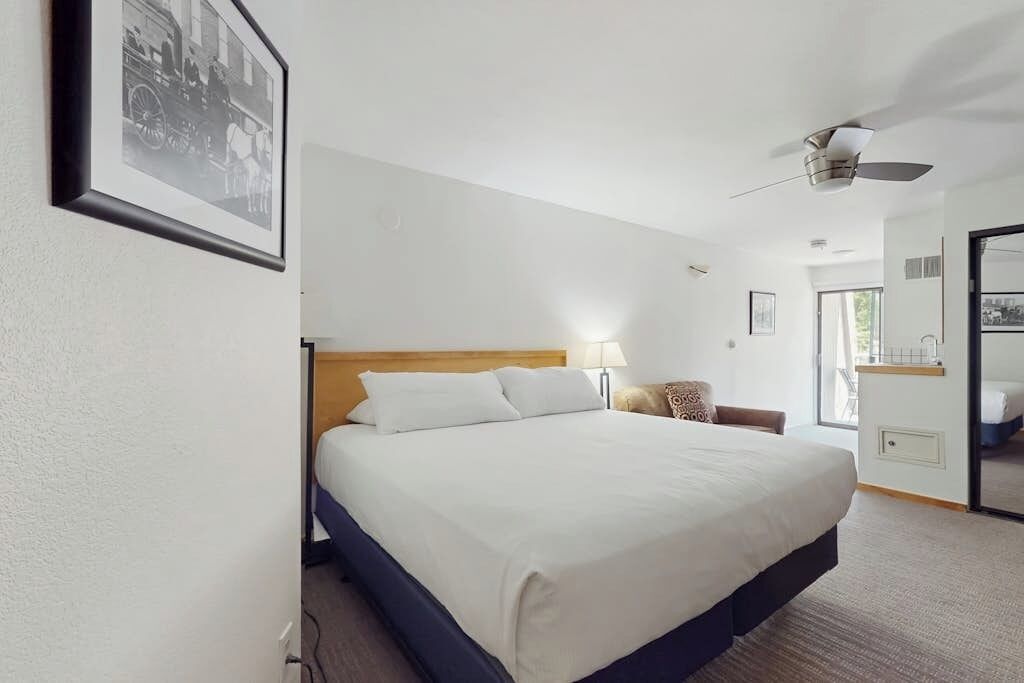 Iron/ironing board, travel cot, free WiFi, bed sheets