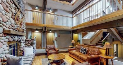 Main St. gem - pool & hot tub - walk to lifts, dog-friendly, private balcony