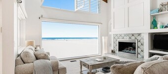 Oceanfront Home with Giant Picture Windows, Gas Fireplace, and Free WiFi