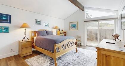Beachfront condo with private patio, beach access, shared pool & hot tub.