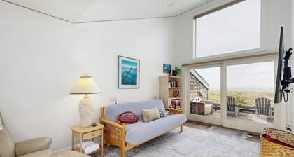 Beachfront condo with private patio, beach access, shared pool & hot tub.