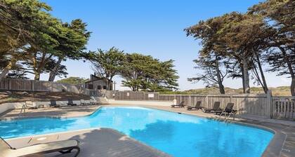 Beachfront condo with private patio, beach access, shared pool & hot tub.