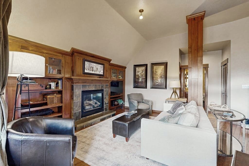 Fireplace, DVD player