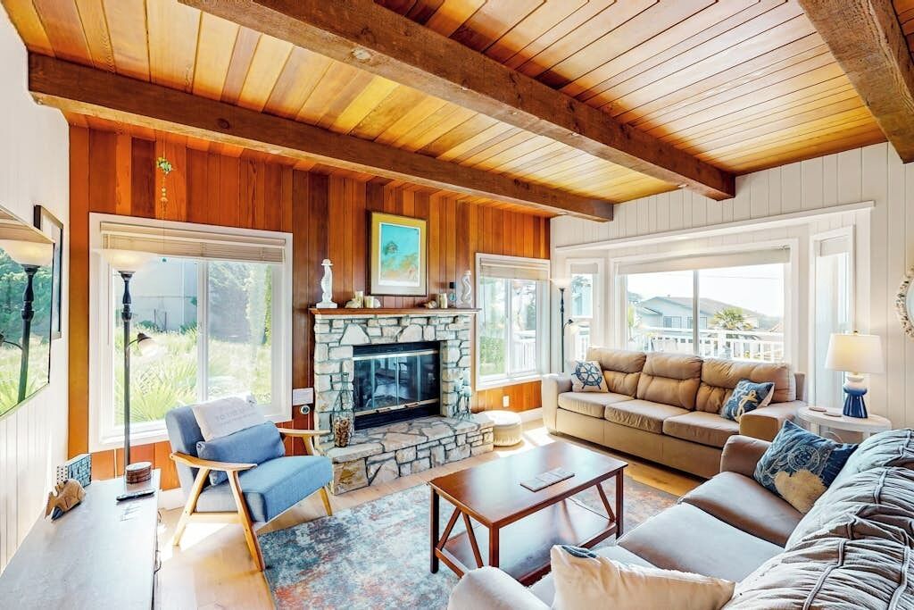 TV, fireplace, DVD player, books