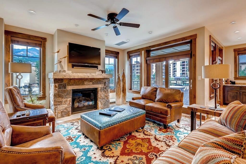 TV, fireplace, DVD player
