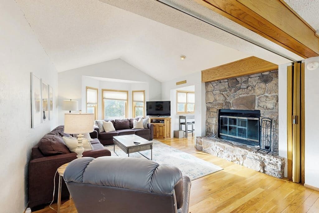 TV, fireplace, DVD player
