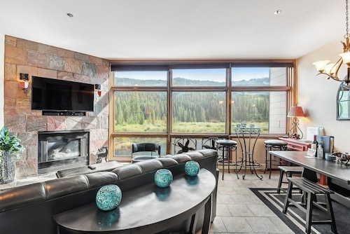 Condo in the Heart of River Run Village, with Jet Tub & Mountain Views