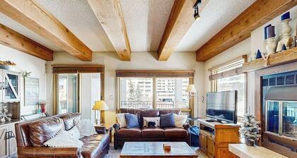 Cozy Condo with Stunning Mountain Views, Hot Tub, and Fireplace